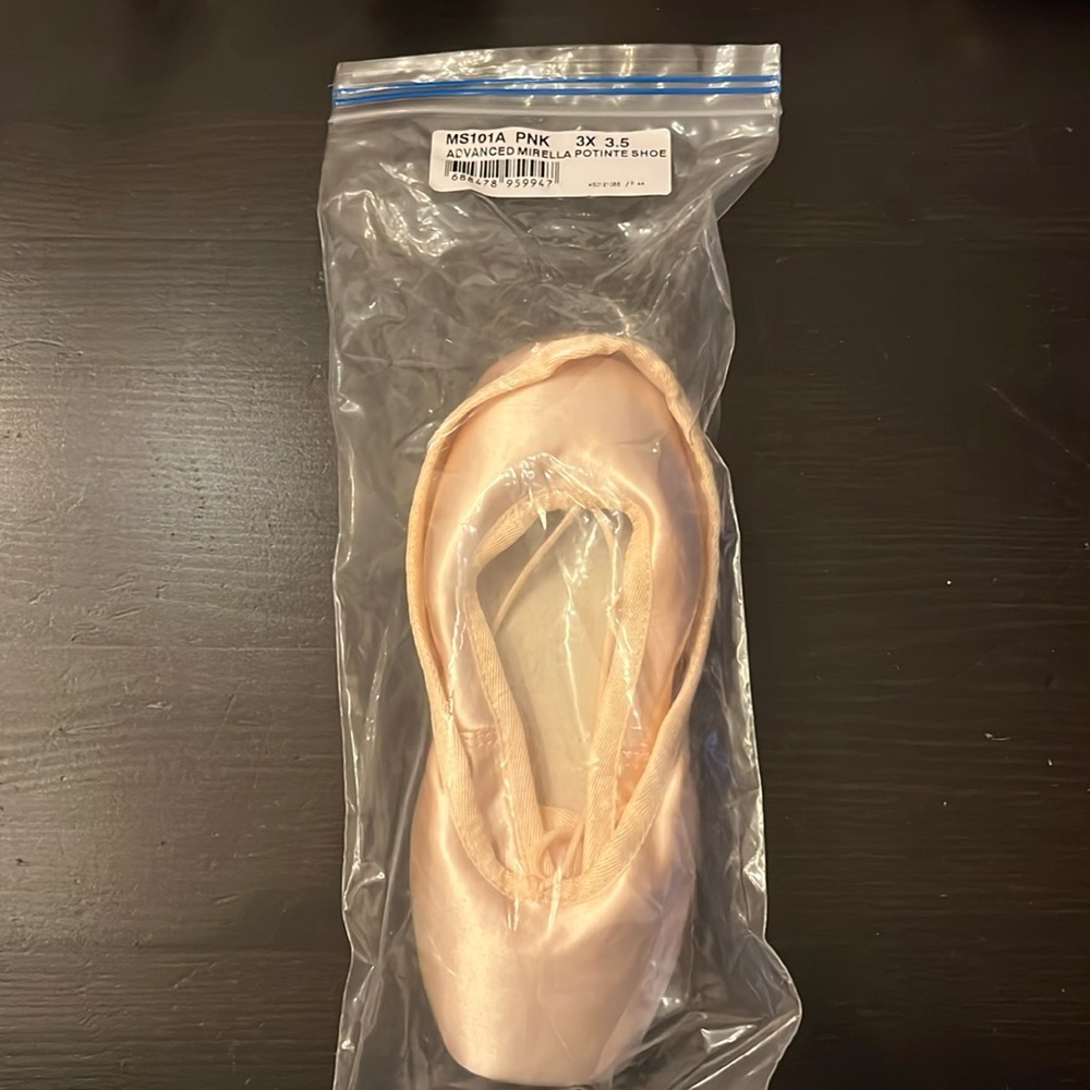 Mirella Ballet Pointe Shoes in Light Pink